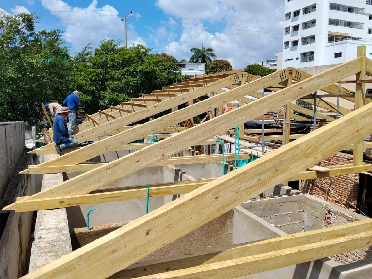 The roof takes shape