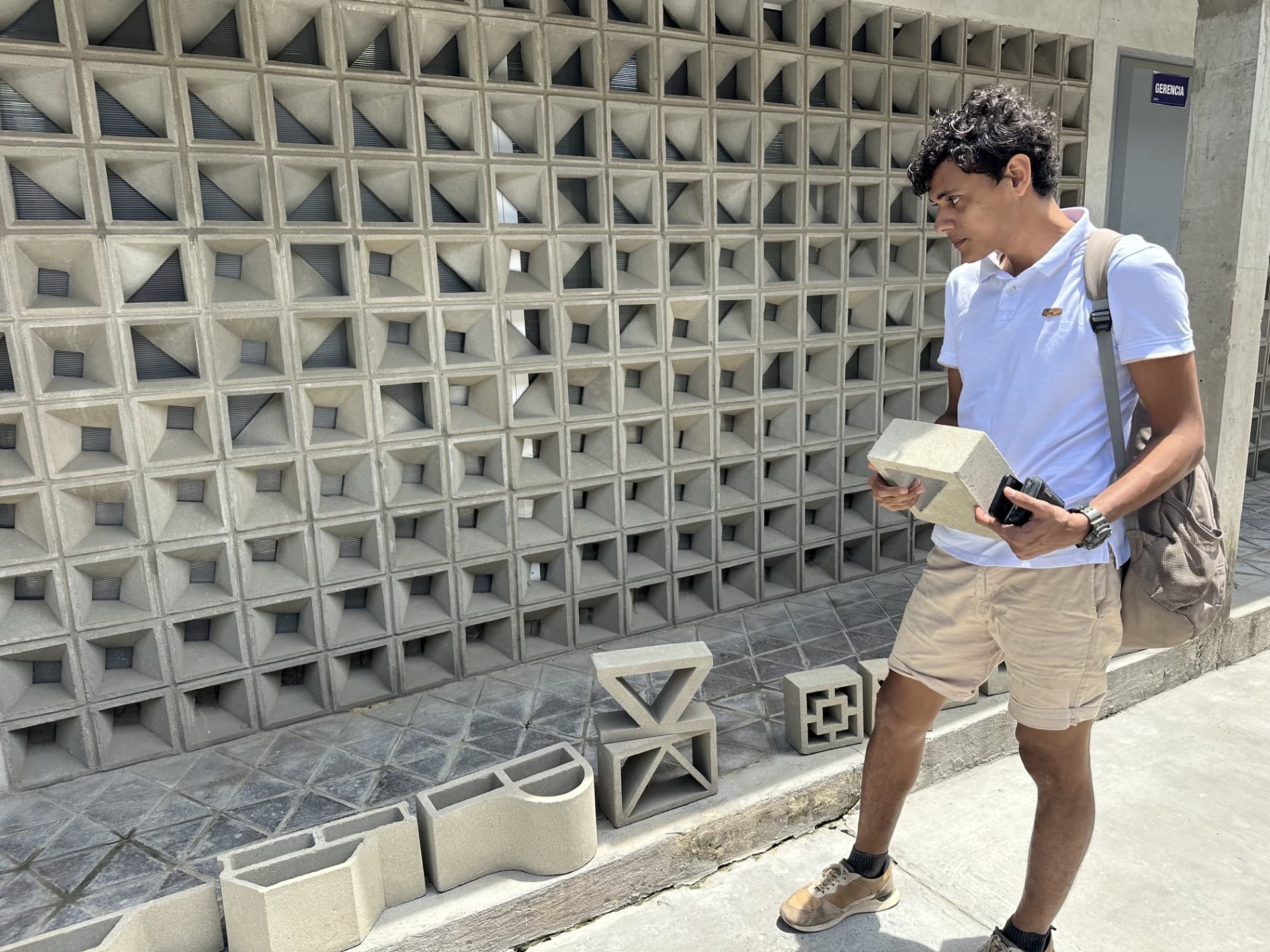 Reviewing NECA breeze-blocks (calados)
