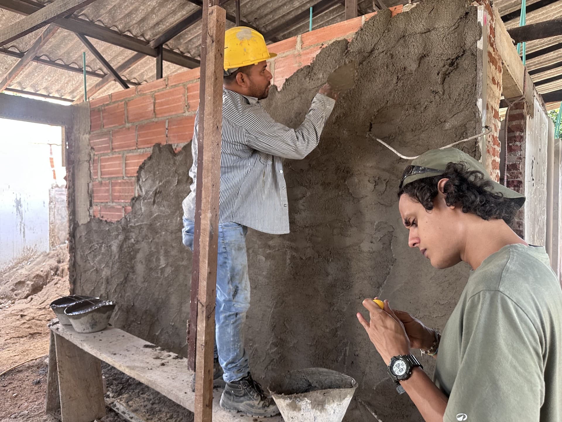 Testing the rice-husk wall mix